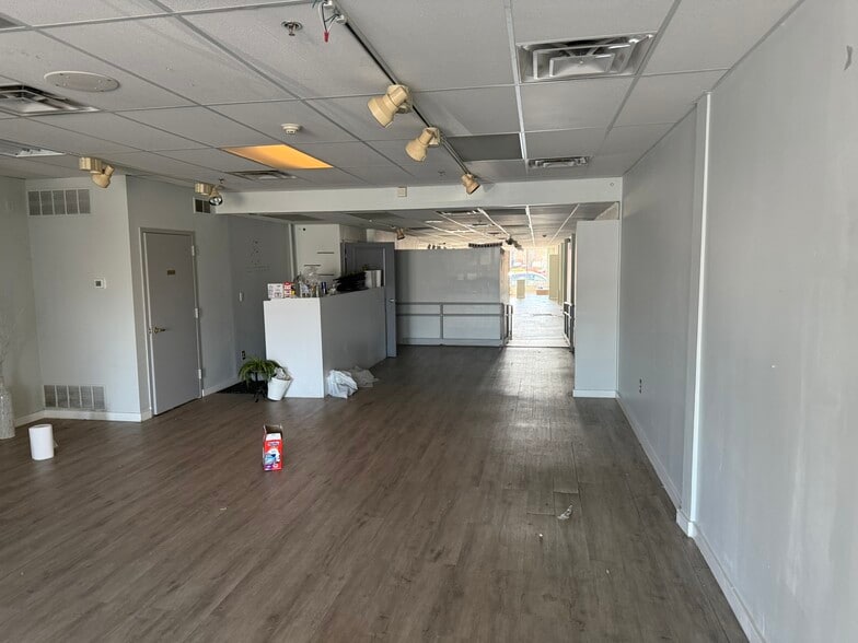 More Photos Of 109-133 N York Rd, Willow Grove Unknown For Lease