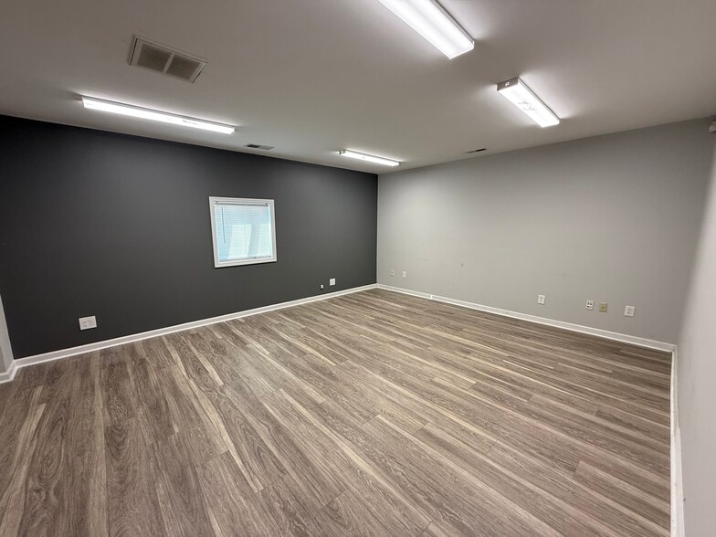 More Photos Of 3738 Boone Trl, Fayetteville Office For Sale