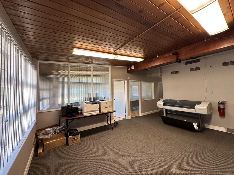 More Photos Of 2050 Morrissey Ave, Warren Manufacturing For Sale