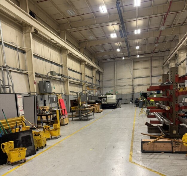 More Photos Of 51100 Grand River Ave, Wixom Manufacturing For Lease