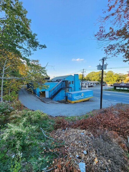 More Photos Of 62 Middlesex Tpke, Burlington Freestanding For Sale