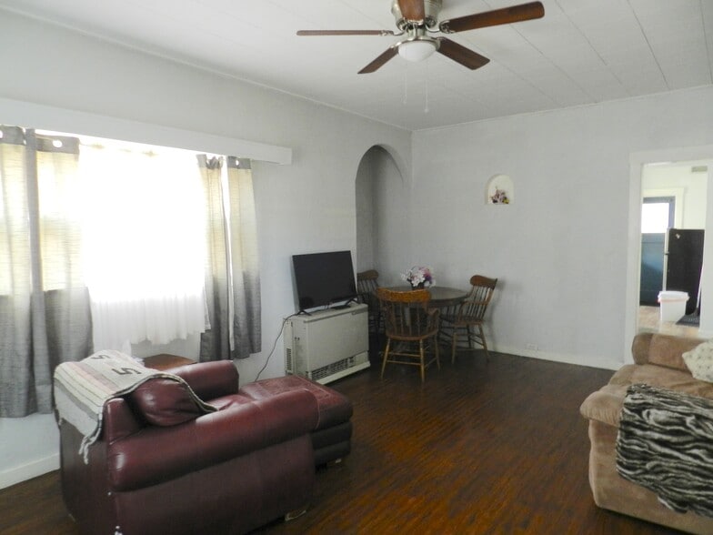 More Photos Of 104 Challis St, Salmon Warehouse For Sale