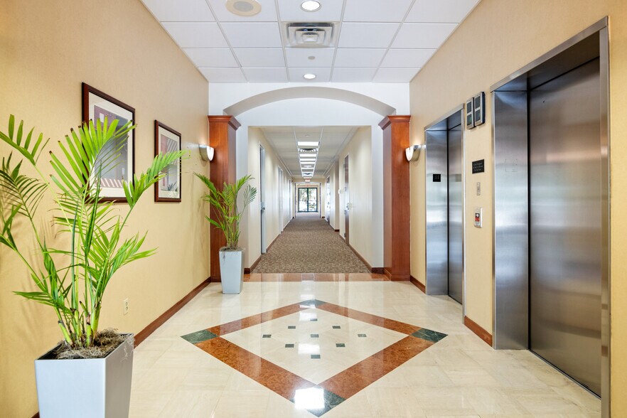 More Photos Of 1801 Centrepark Dr E, West Palm Beach Office For Sale