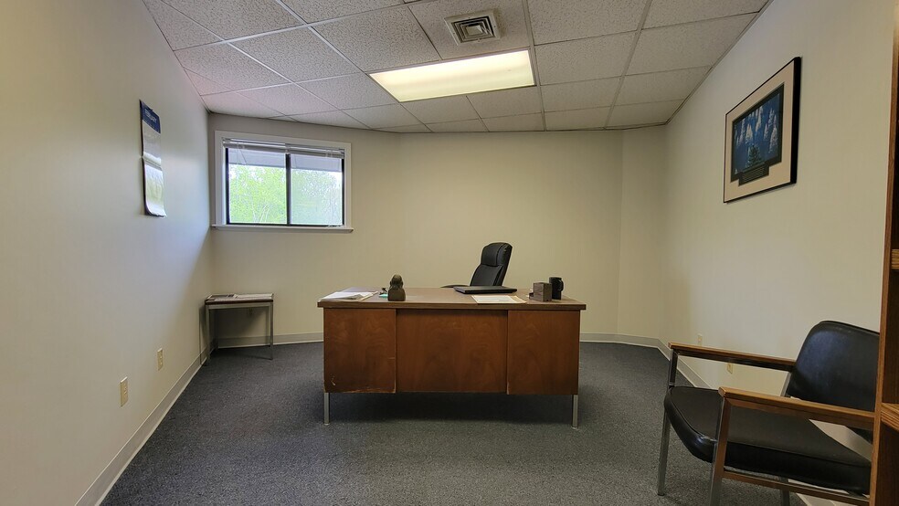 More Photos Of 1006 S Main St, Plantsville Office For Lease