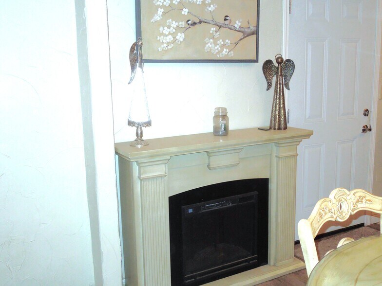 More Photos Of 404 3rd St, Capitan Flex For Sale