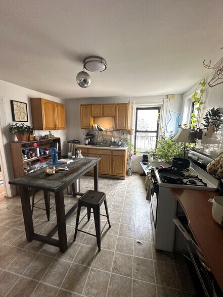 More Photos Of 86 4th Ave, Brooklyn Storefront Retail Residential For Sale