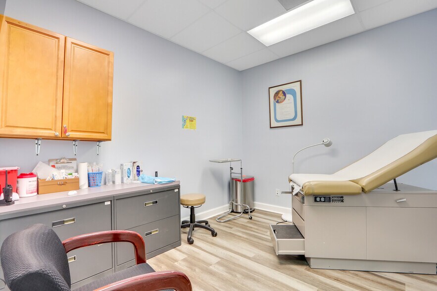 More Photos Of 1405 SE Goldtree Dr, Port Saint Lucie Medical For Lease