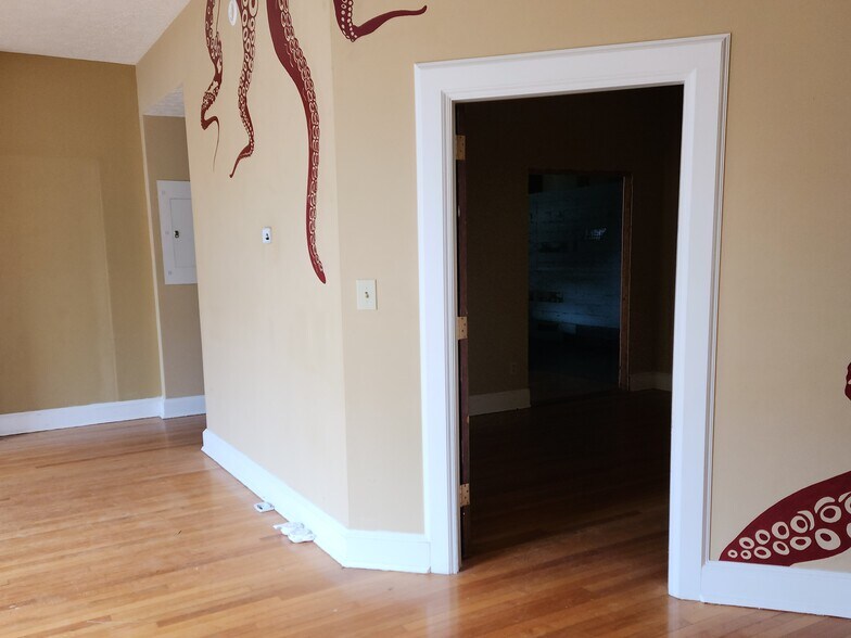 More Photos Of 133 W Main St, Manchester Office For Sale