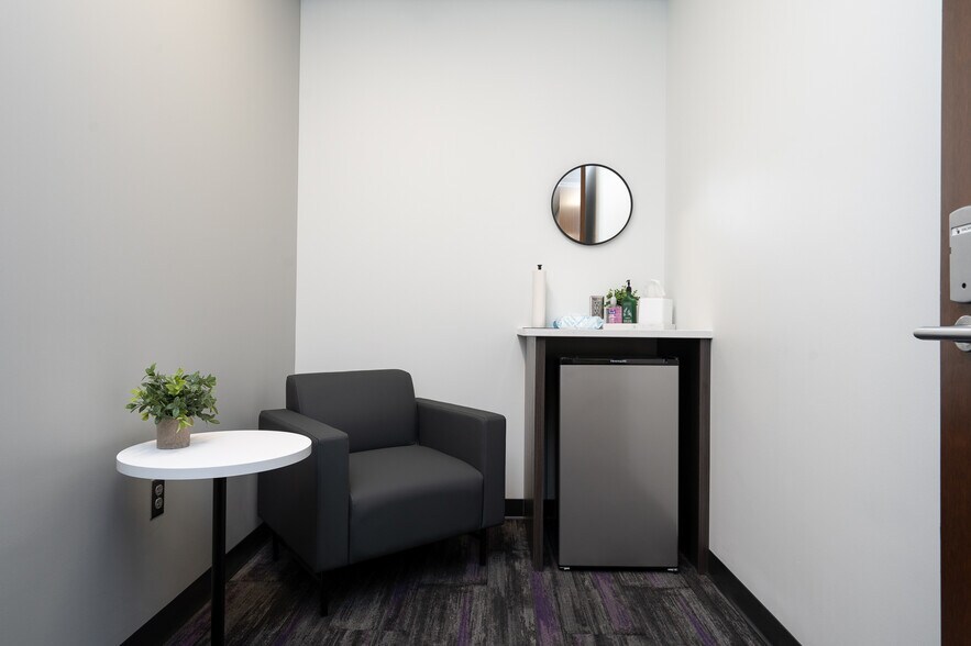 More Photos Of 2685 Vikings Cir, Eagan Office For Lease