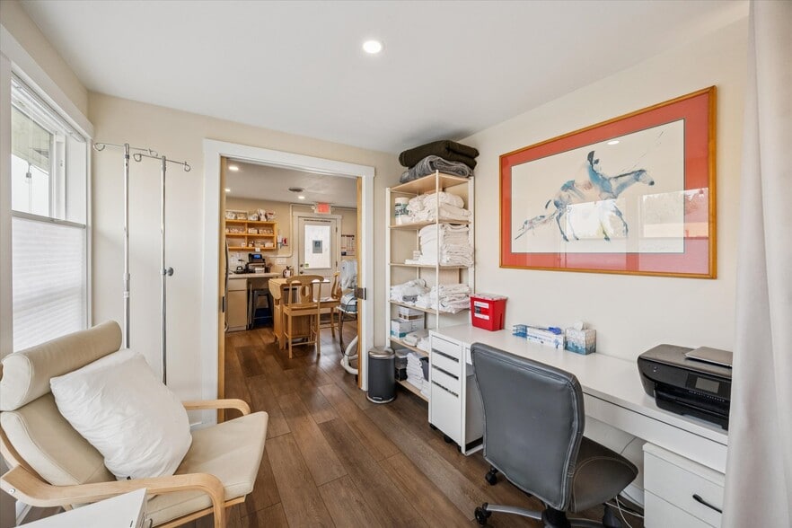More Photos Of 615 SE 1st Ave, Canby Office For Sale