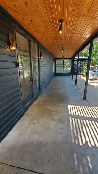 More Photos Of 1405 E 38th 1/2 St, Austin Office For Lease