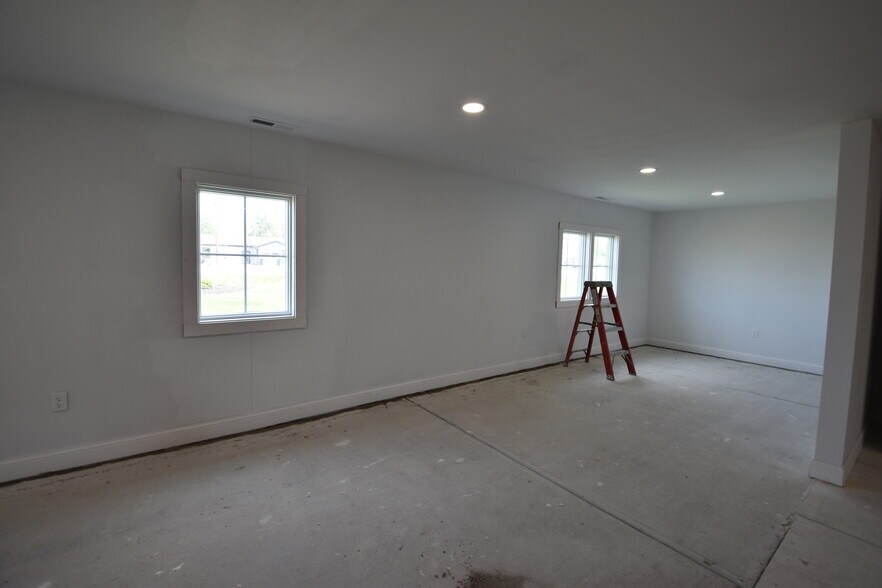 Primary Photo Of 1311 W Main St, Greenfield Freestanding For Lease