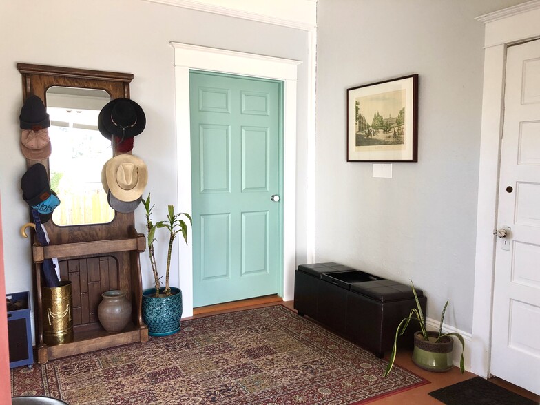 More Photos Of 7809 NE Everett St, Portland Religious Facility For Lease