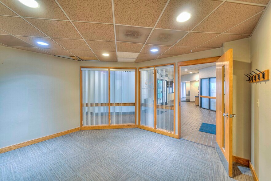 More Photos Of 900 E Michigan Ave, Jackson Office For Lease