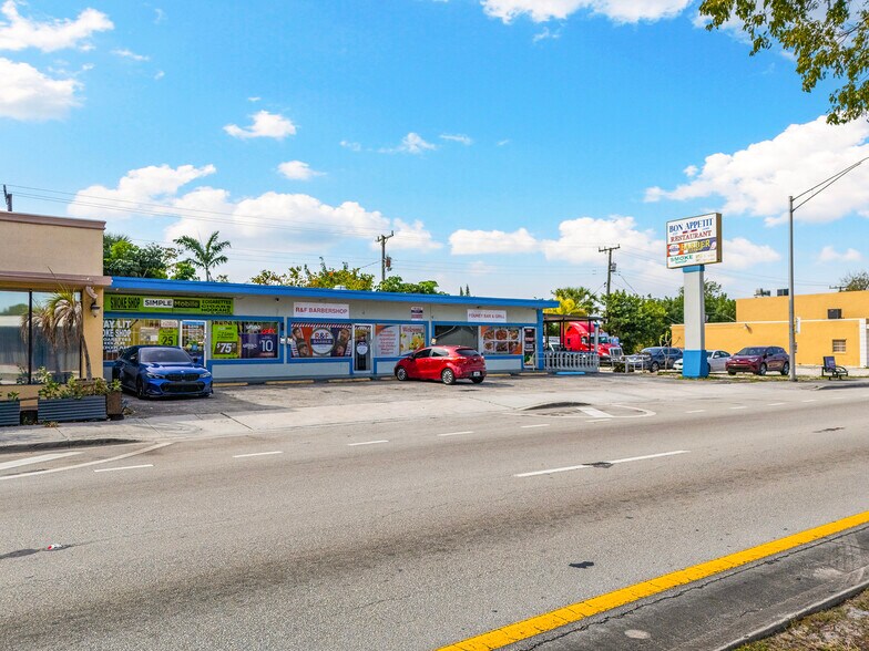 More Photos Of 6246-6252 Pembroke Rd, Miramar Storefront For Sale