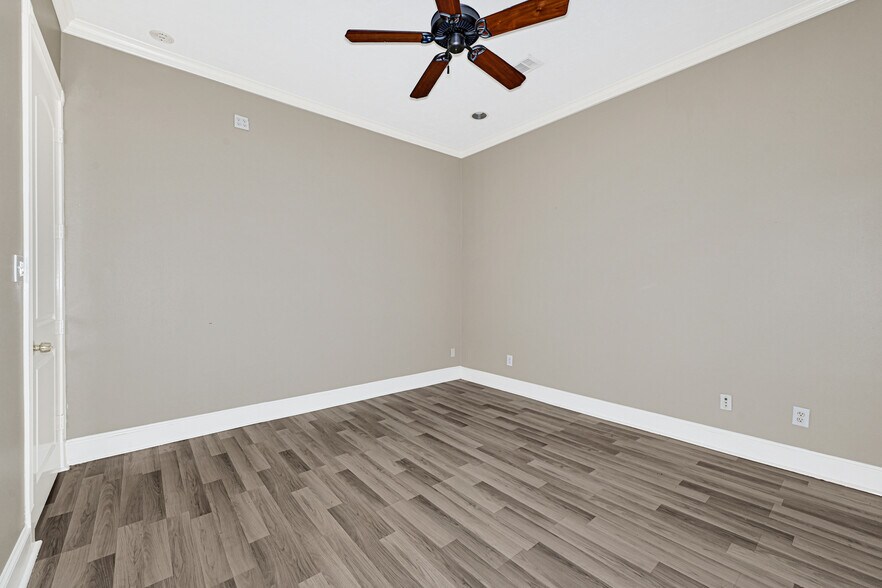 More Photos Of 12816 Willow Centre Dr, Houston Loft Creative Space For Sale