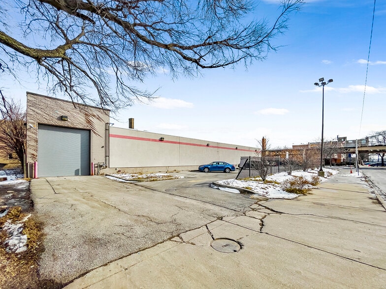 More Photos Of 344 E 63rd St, Chicago Supermarket For Lease