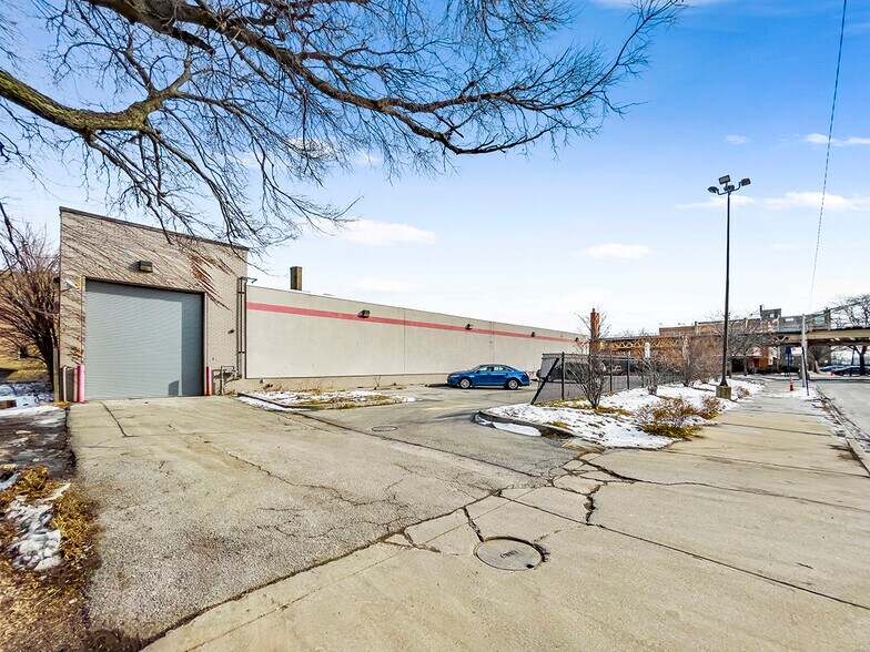 More Photos Of 344 E 63rd St, Chicago Supermarket For Sale