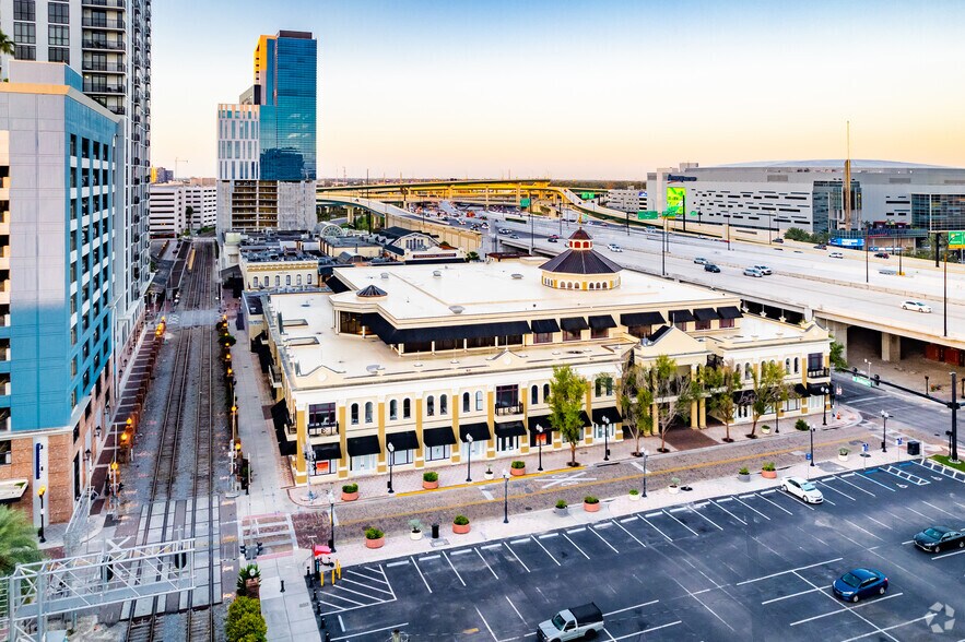 More Photos Of 122 W Pine St, Orlando Office Residential For Lease