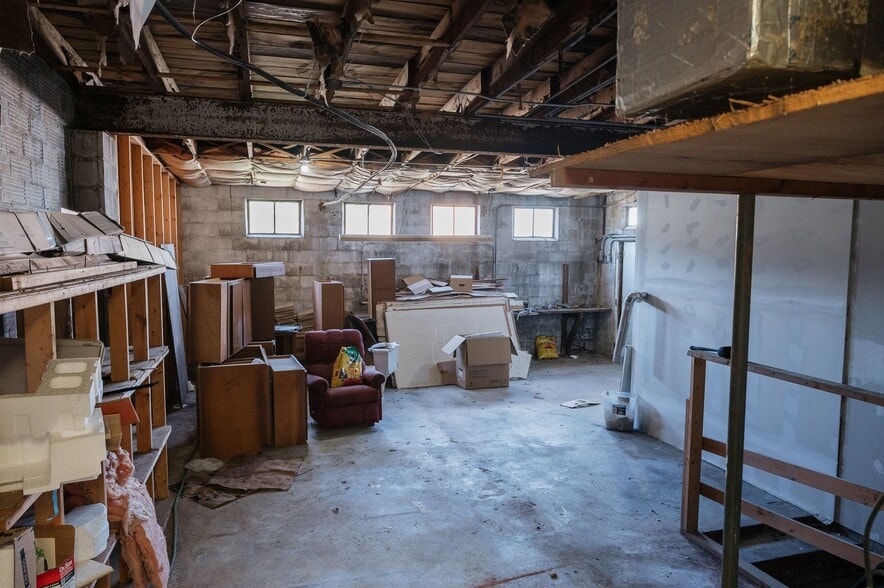 More Photos Of 435 Main St E, Trimont Flex For Sale