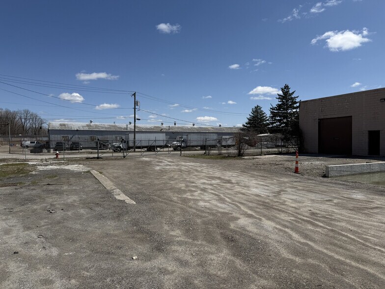 More Photos Of 3106 South Ave, Toledo Warehouse For Lease