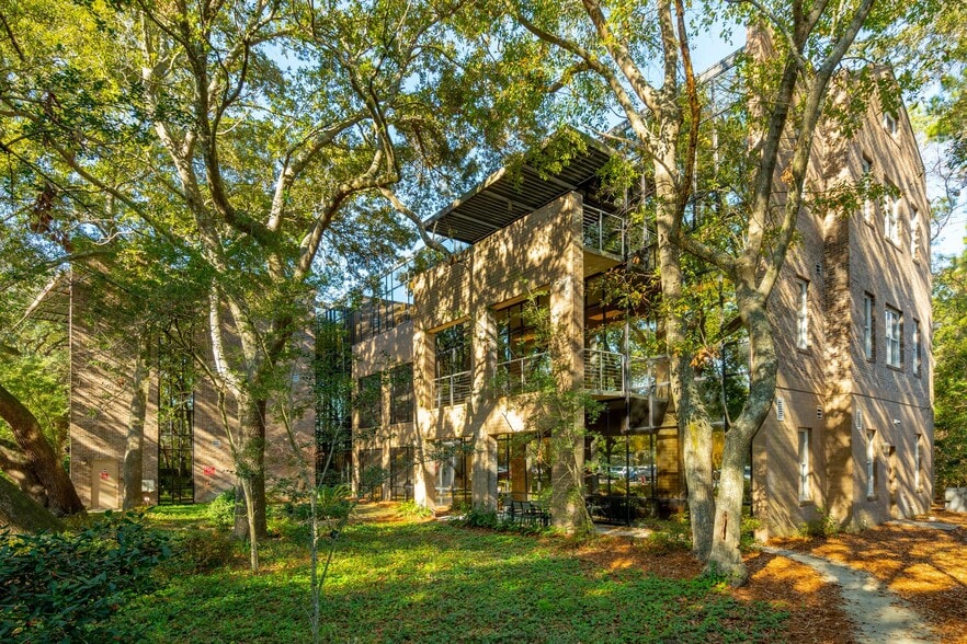 More Photos Of 710 Johnnie Dodds Blvd, Mount Pleasant Medical For Sale