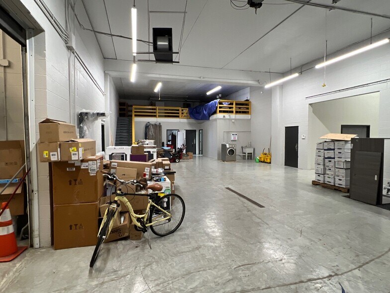 More Photos Of 5858 Thunderbird Rd, Indianapolis Warehouse For Lease