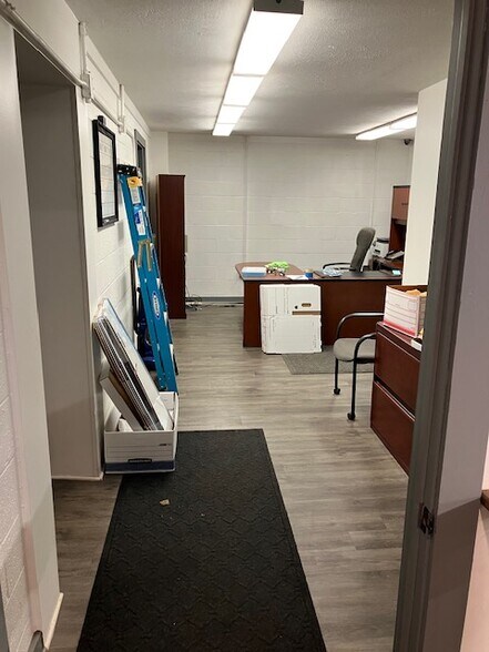 More Photos Of 1110 Island Ave, McKees Rocks Warehouse For Lease