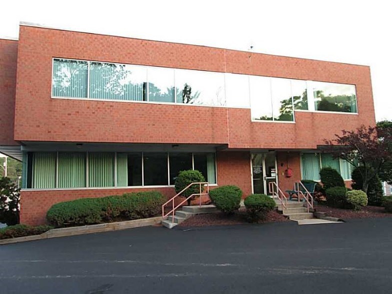 More Photos Of 5700 Post Rd, East Greenwich Office For Lease
