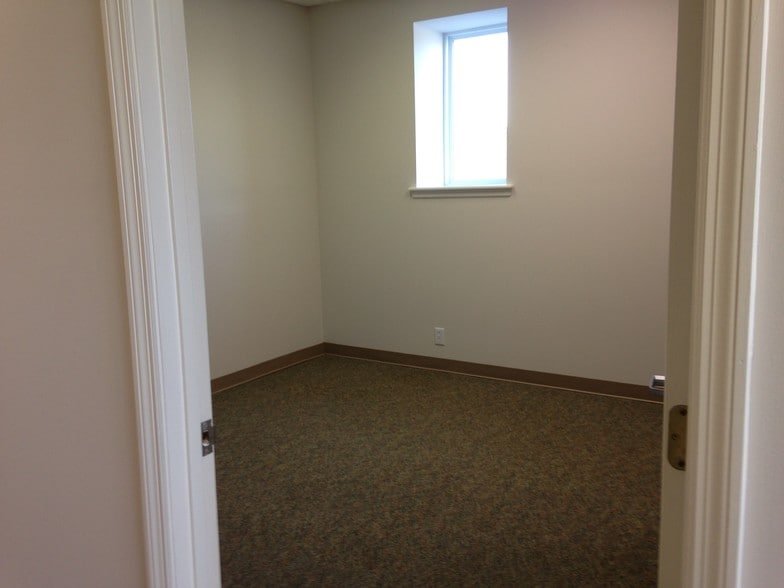 More Photos Of 714 W Main St, Murfreesboro Warehouse For Lease