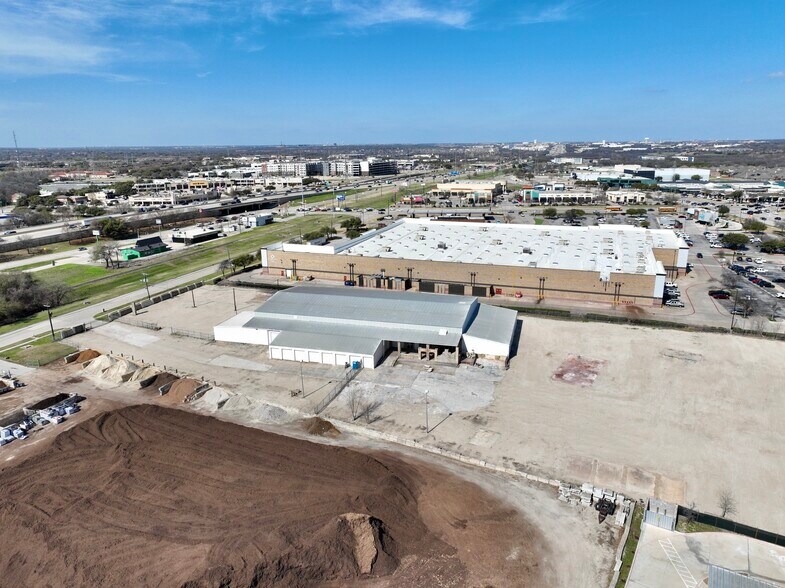 More Photos Of 6000 Split Trail Rd, Plano Warehouse For Lease