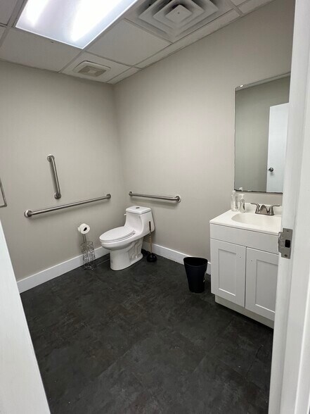 More Photos Of 5105 Reagan Dr, Charlotte Storefront Retail Office For Sale