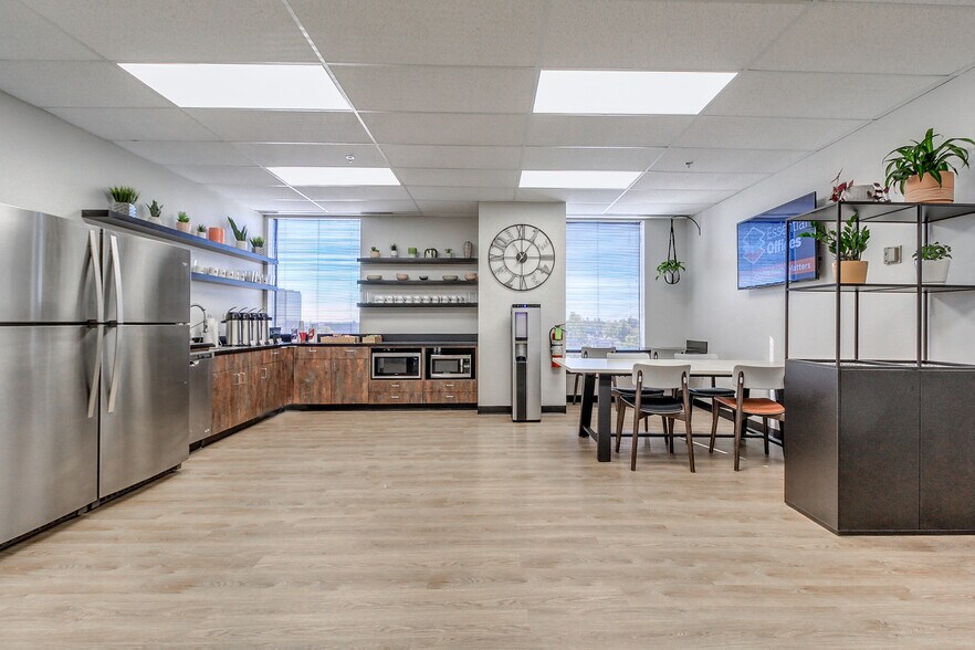 More Photos Of 3030 NW Expressway, Oklahoma City Coworking Space