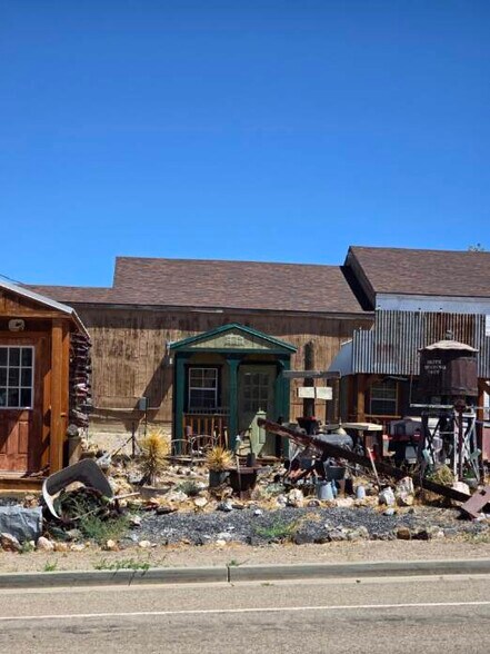 More Photos Of 305 Columbia Ave, Goldfield Bar For Sale