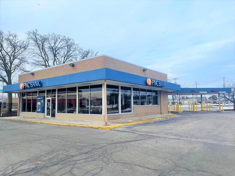 More Photos Of 5826 Lewis Ave, Toledo Bank For Sale