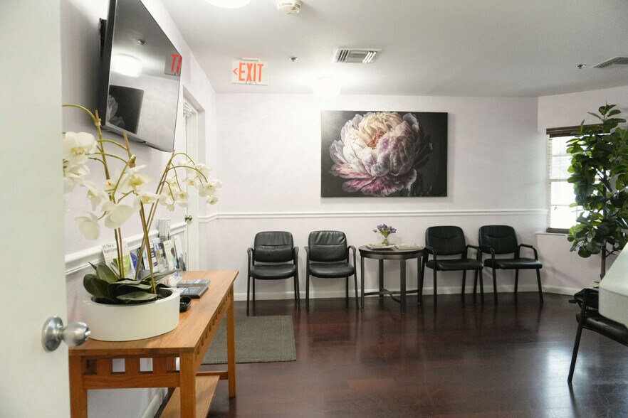 More Photos Of 1617 S Tuttle Ave, Sarasota Medical For Sale