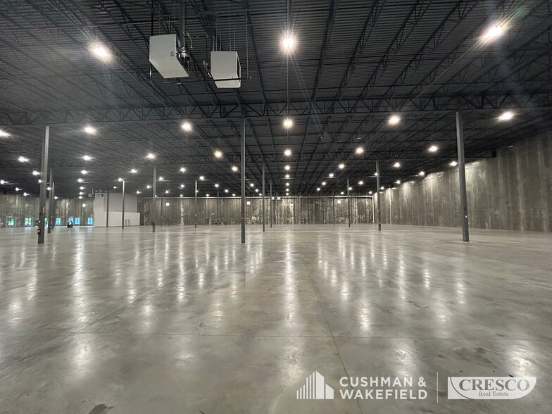 More Photos Of 2001 Victoria St, Warren Distribution For Lease