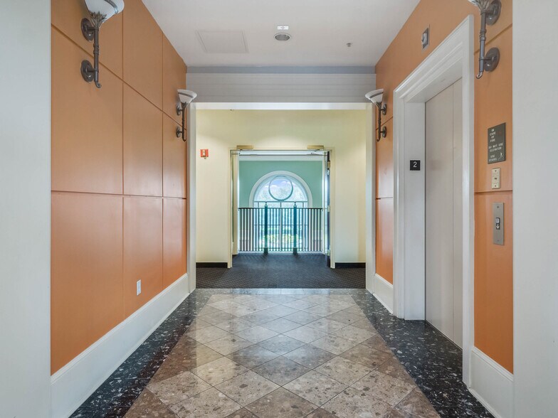 More Photos Of 1500 Park Center Dr, Orlando Office For Lease