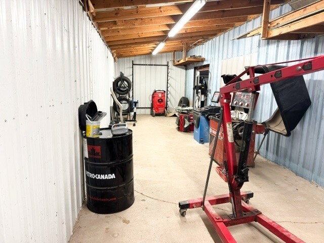 More Photos Of 1026 E Highland St, Shawnee Industrial For Sale