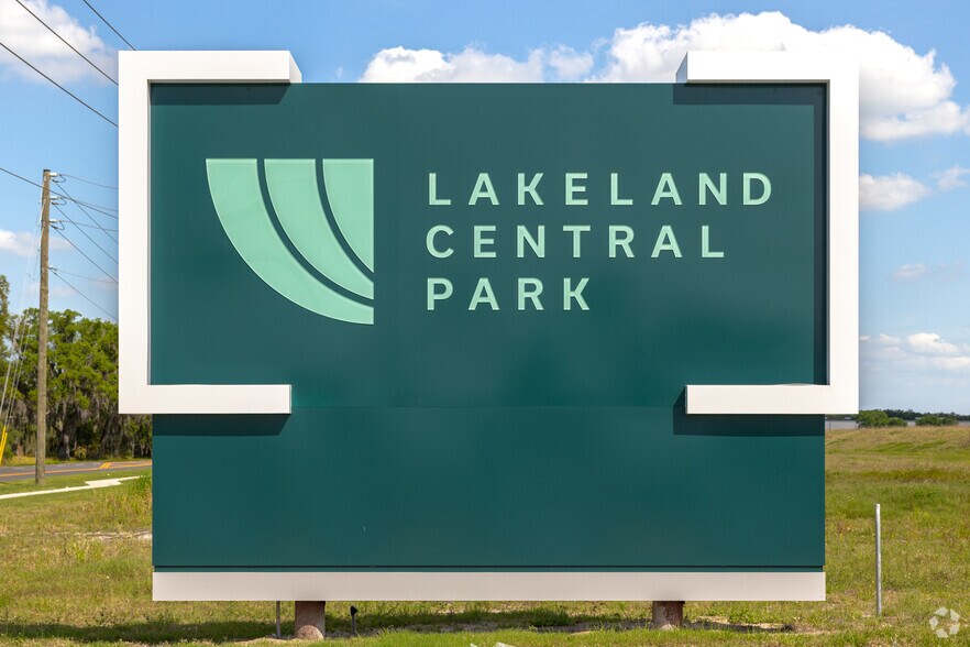 More Photos Of 1415 Winston Park Blvd, Lakeland Unknown For Lease