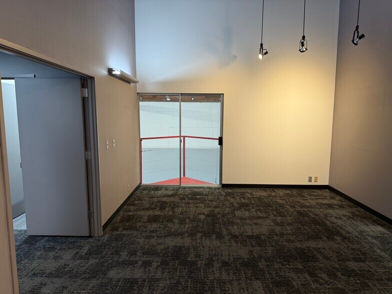 More Photos Of 645 SE Ankeny St, Portland Warehouse For Lease