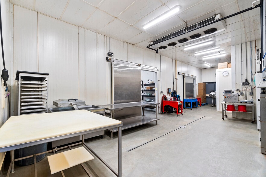 More Photos Of 4141 54 St SE, Salmon Arm Manufacturing For Sale