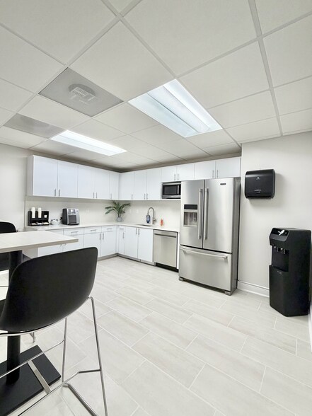 More Photos Of 4440 PGA Blvd, Palm Beach Gardens Coworking Space