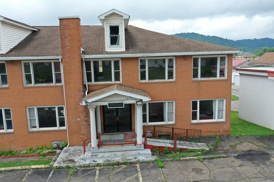 More Photos Of 834 3rd St, New Martinsville Hotel For Sale