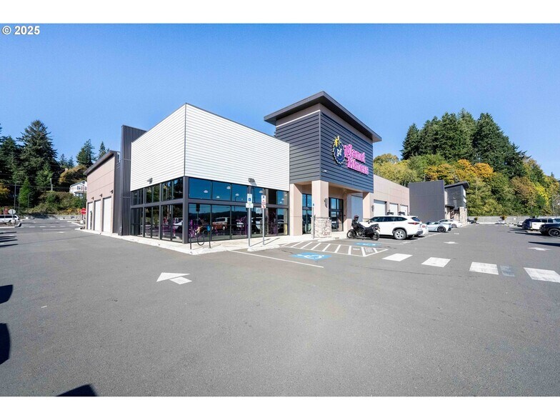More Photos Of 1236 Teakwood Ave, Coos Bay Health Club For Sale