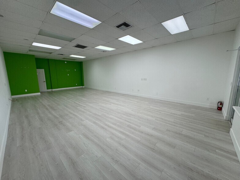 More Photos Of 7050 Winkler Rd, Fort Myers Unknown For Lease