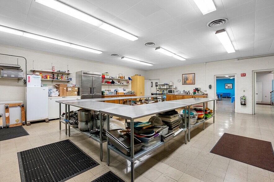 More Photos Of 27 Brandes St, Webster Office For Sale