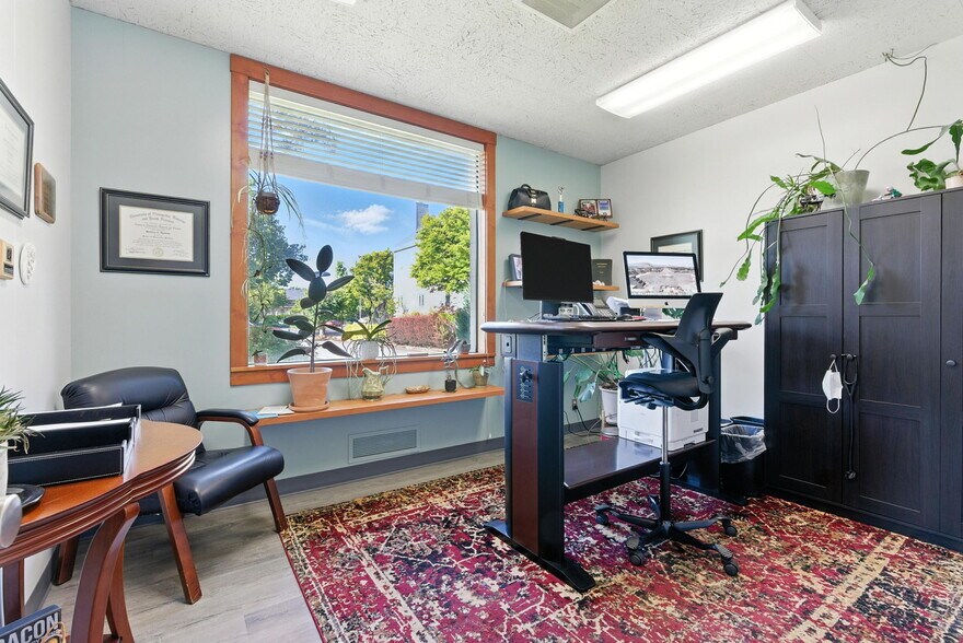 More Photos Of 400 NE Roberts Ave, Gresham Medical For Sale