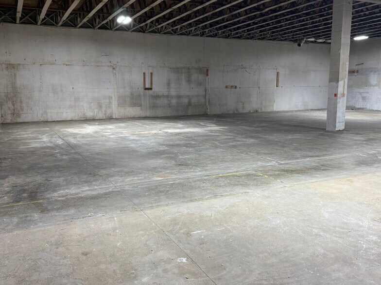 More Photos Of 212 N Gales St, Port Angeles Warehouse For Lease