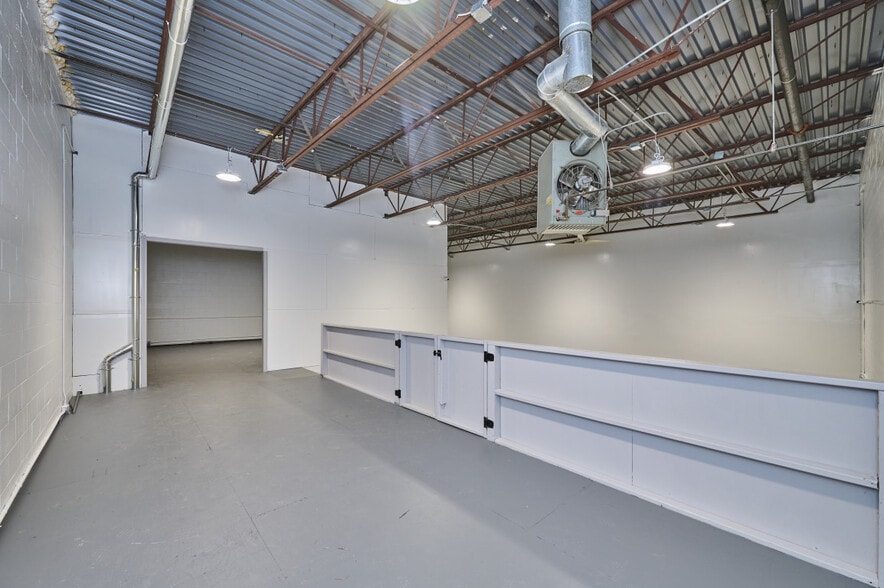 More Photos Of 1 Melvin St, Wakefield Warehouse For Lease